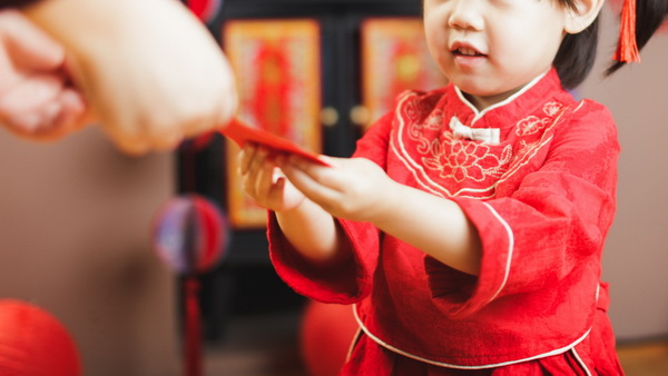 แจกอั่งเปาซองแดง เทศกาลตรุษจีน