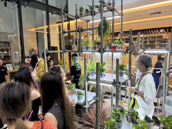 ���૷���� �ҹ SangSom MOONLAB �Ѻ������� �ͺ�������-����¹�Ѥ������ͧ���� �繡�жҧ�����