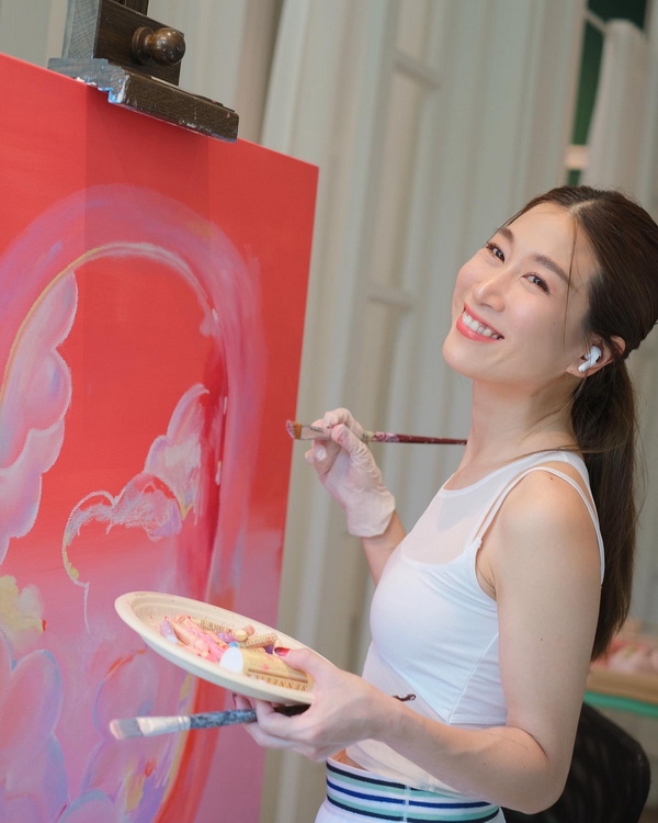 คุณปอม ชาน ตัวตนของคนเรามีหลากหลายสีไม่ใช่แค่หนึ่งเดียว คุณปอม ชาน ตัวตนของคนเรามีหลากหลายสีไม่ใช่แค่หนึ่งเดียว