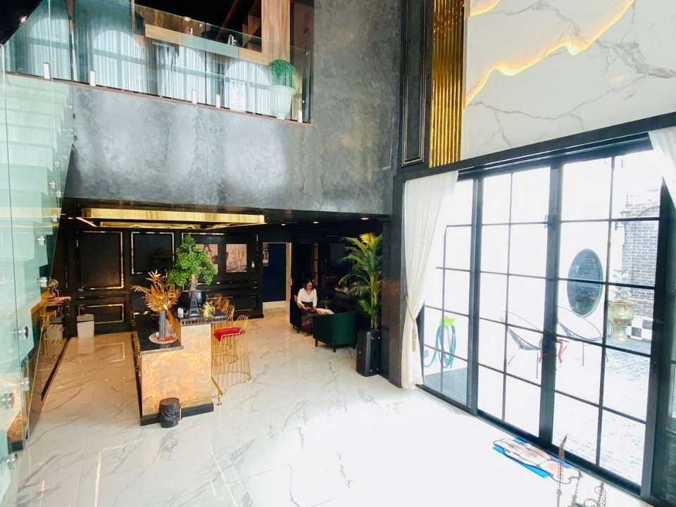 รีโนเวทบ้าน 4 ชั้น เป็นบ้านหรู 5 ชั้น รีโนเวทบ้าน 4 ชั้น เป็นบ้านหรู 5 ชั้น